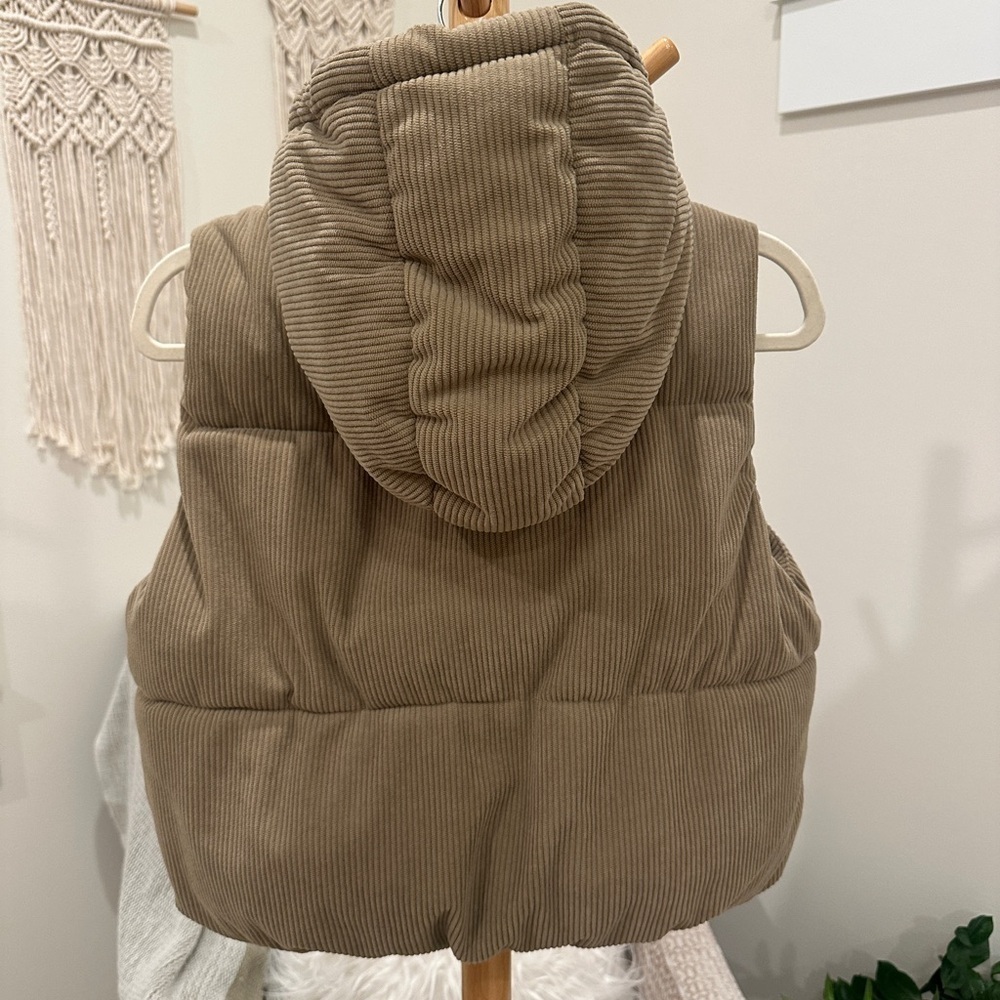 Iris Taupe Corduroy Hooded Puffer Vest Size L, best for M - Picture 5 of 7